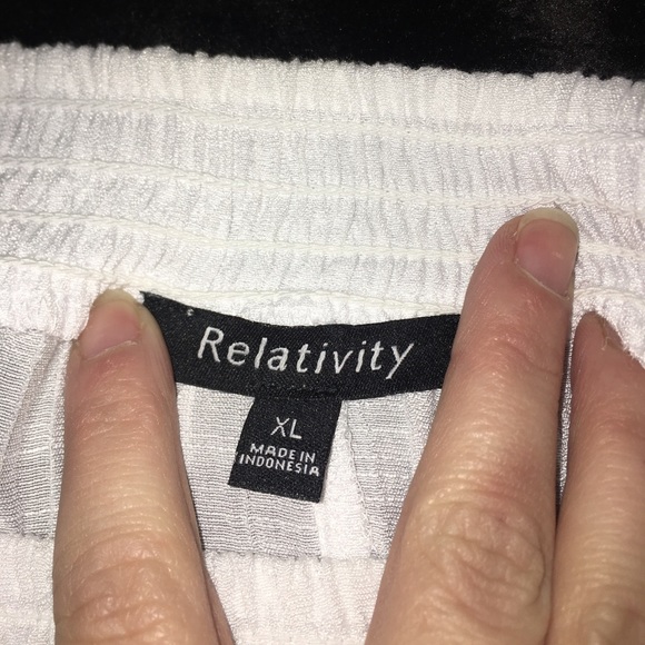 🍁SALE🍁Relativity White Top XL - Picture 4 of 6